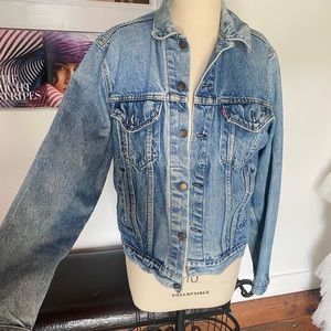 The perfect vintage Levi’s jacket! Unisex